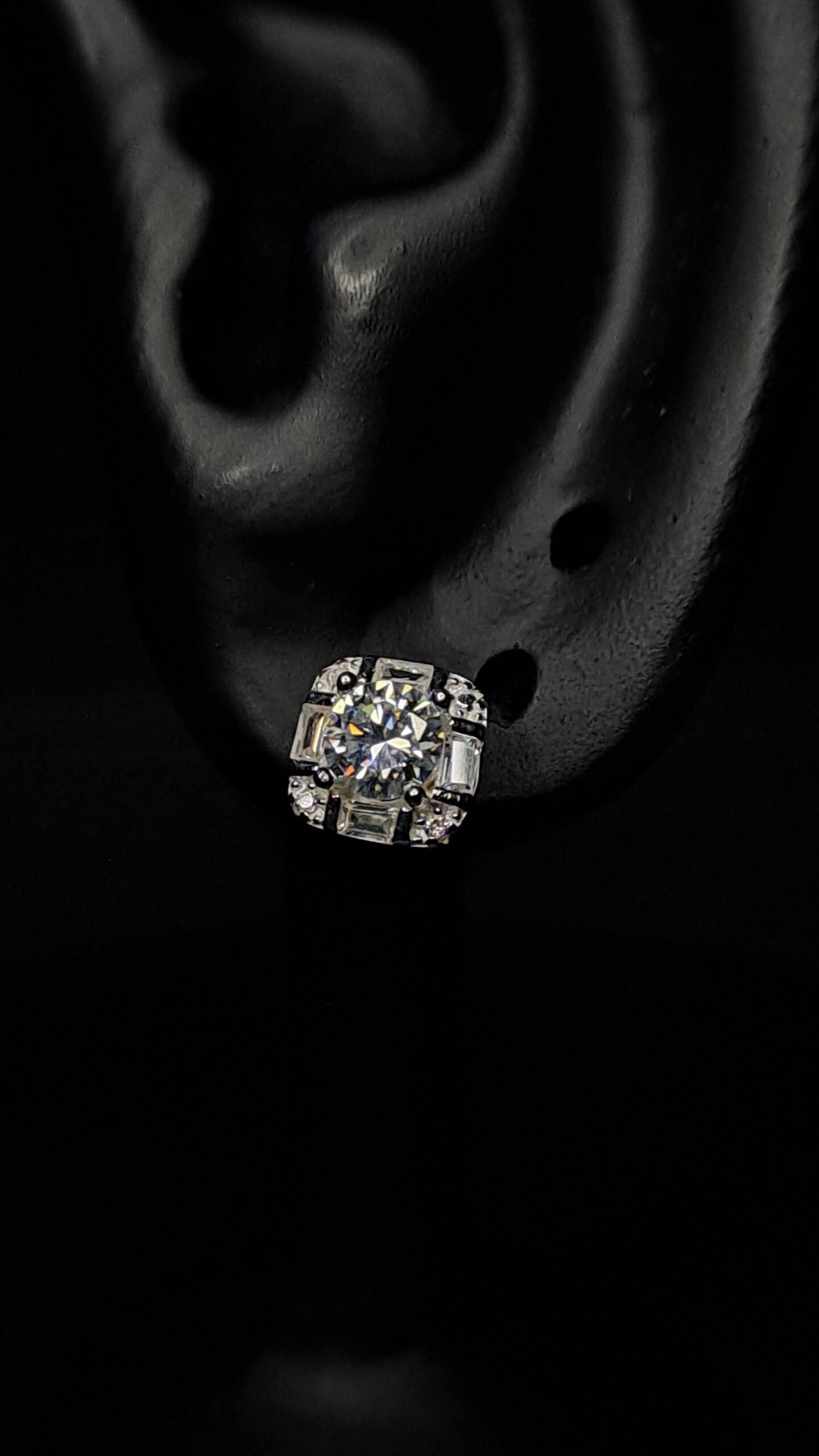 Aro cuadrado de moissanita con circones en plata 925